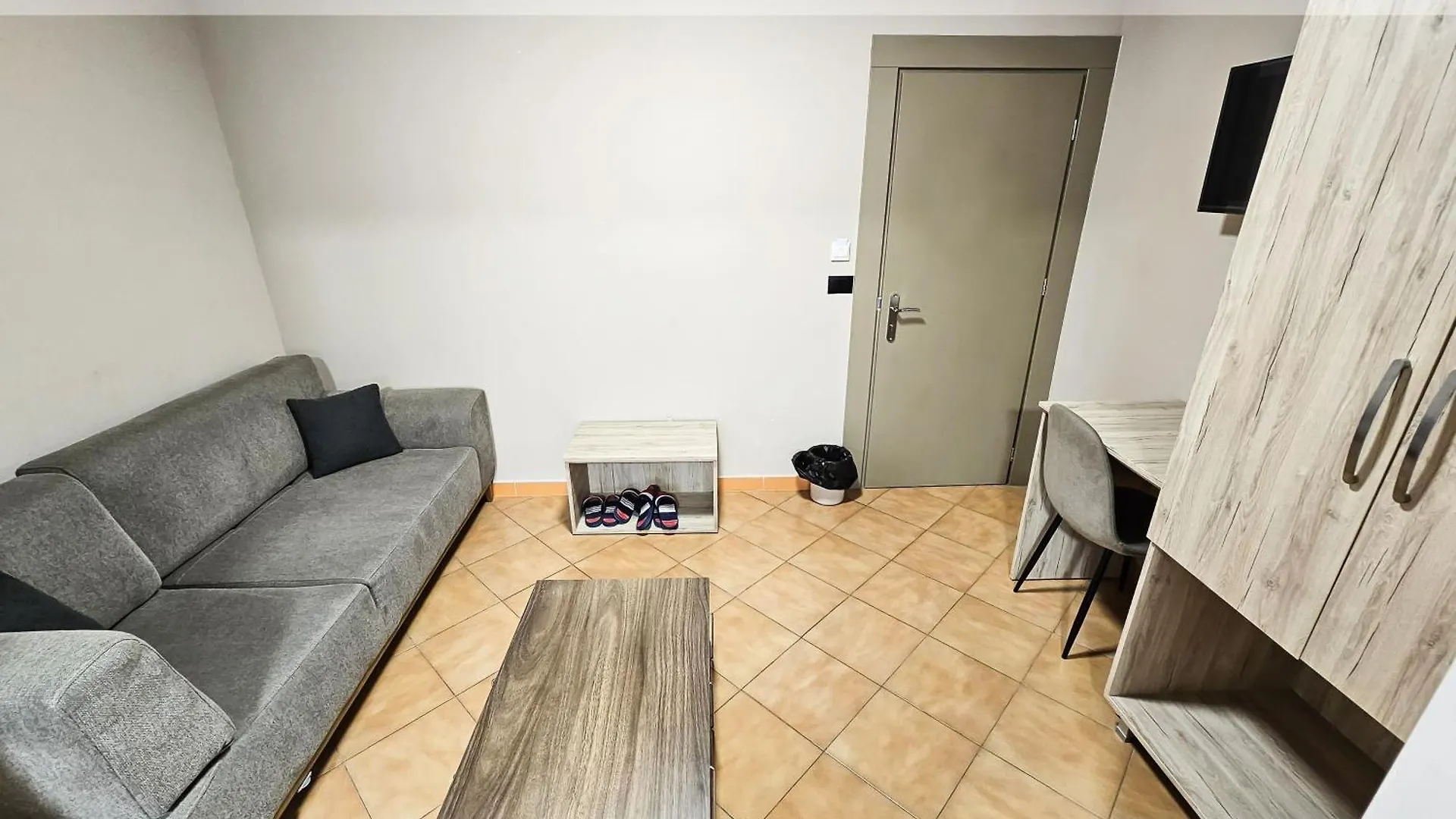 Sunflower Rooms تيرانا